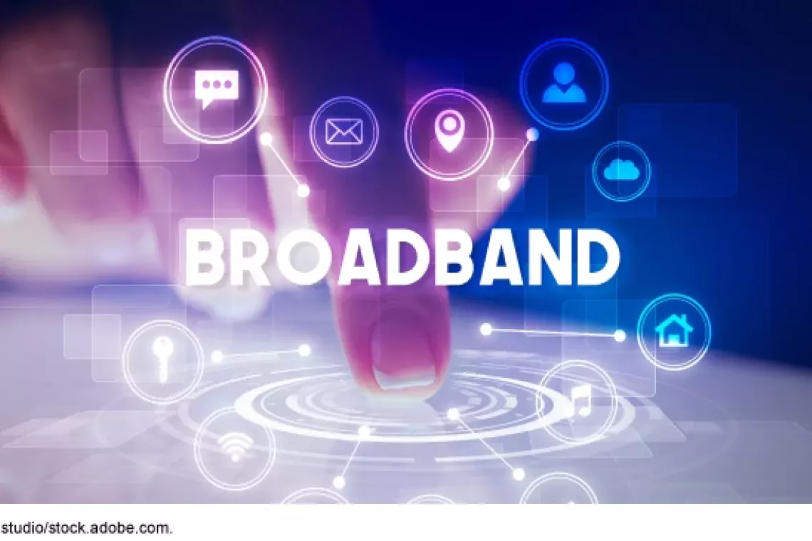 Illustration of the word &quot;broadband&quot; over other digital applications