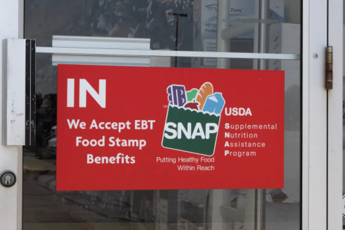 A door with a sign noting they accept SNAP/food stamp payments.